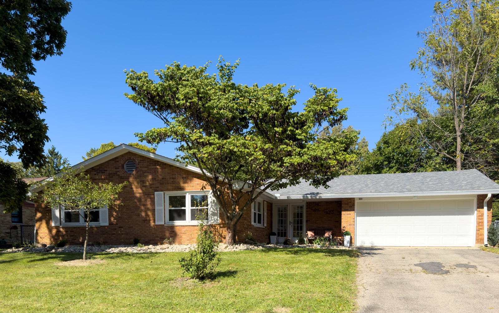 125 Miami Dr, Yellow Springs OH 45387, front of the brick ranch