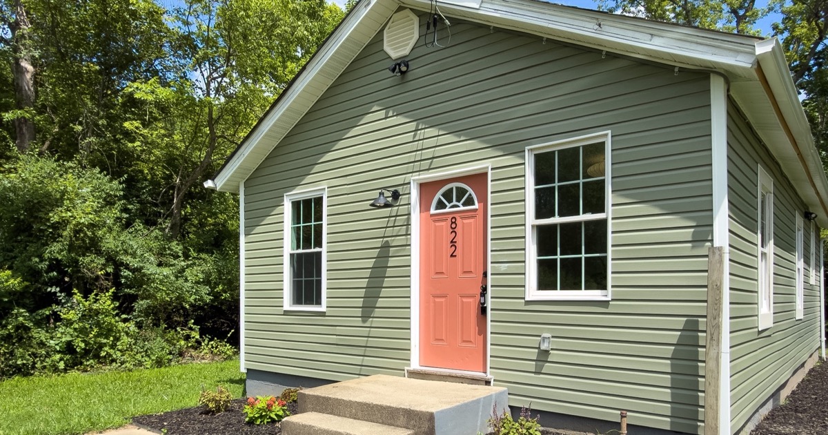 822 Sunlight Ave, Dayton OH — front of the renovated bungalow